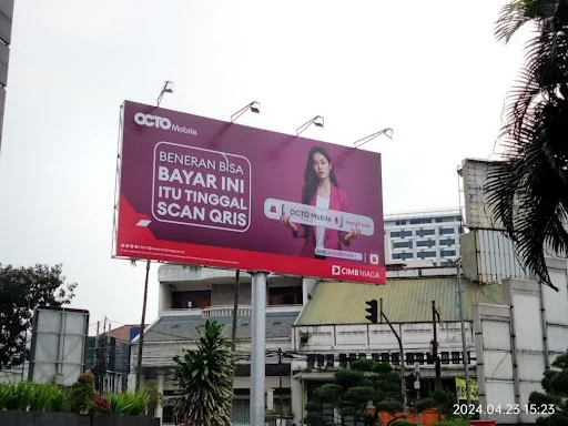 billboard jenis reklame yang menyampaikan pesan - CIMB Niaga