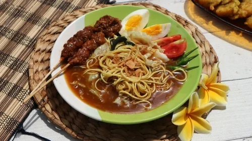 mie ongklok makanan khas Jawa Tengah - CIMB Niaga